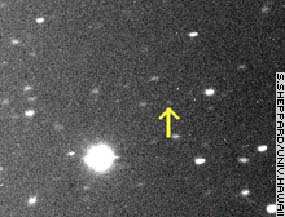 Dieser lichtschwache Punkt ist S/2002 J1