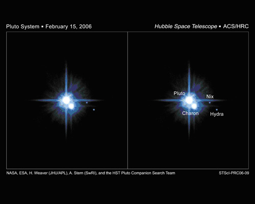 Pluto mit den Monden Charon, Nix und Hydra