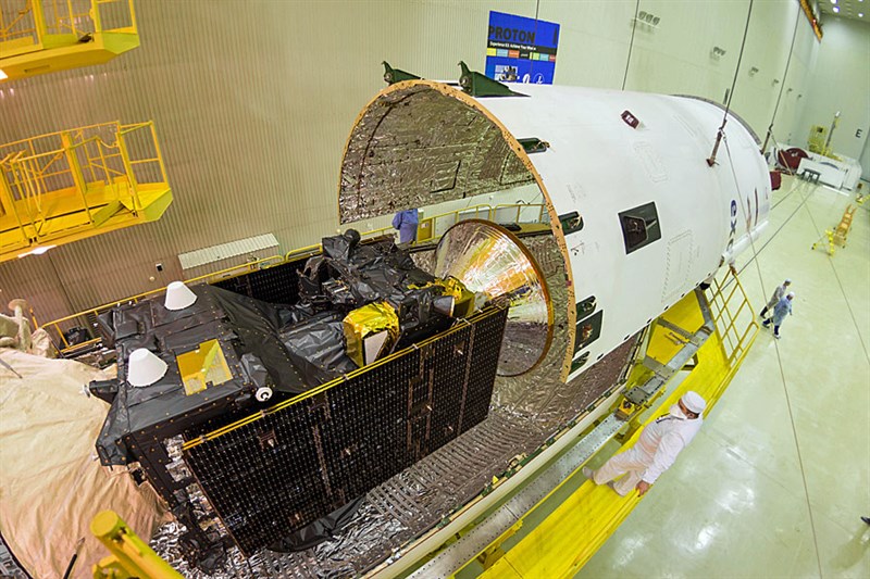 Die beiden wissenschaftlichen Instrumente von ExoMars, Trace Gas Orbiter und Schiaparelli bei der Vorbereitung für den Start mit der Raumsonde.