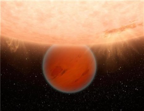 Künstlerische Darstellung einer heißen Neptun-Welt, die sich hinter seinem Mutterstern bewegt.