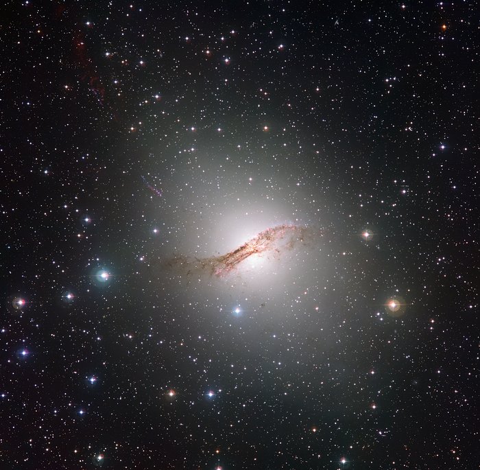 Die 13 Millionen Lichtjahre entfernte, elliptische Galaxie Centaurus A. Bild: ESO