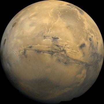 Dies ist ein Mosaikbild des Mars, das aus über 100 Einzelbildern erstellt wurde, die in den 70er Jahren von den Viking Orbiters aufgenommen worden sind. Bild: NASA
