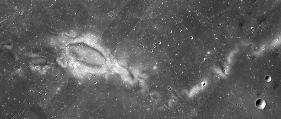 Dies ist ein Bild des Reiner Gamma Mondwirbels, das von NASAs Lunar Reconnaissance Orbiter aufgenommen wurde.  Bild: NASA LRO WAC-Wissenschaftsteam