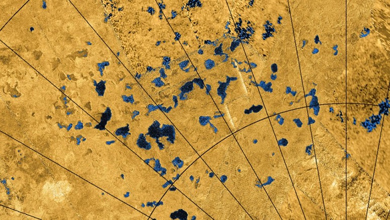 Die nördliche Region des Saturnmondes ist übersät mit Kohlenwasserstoff-Meeren- und Seen (aus Radardaten erstelltes Falschfarben-Mosaikbild).  Bild: NASA/JPL-Caltech/ASI/USGS
