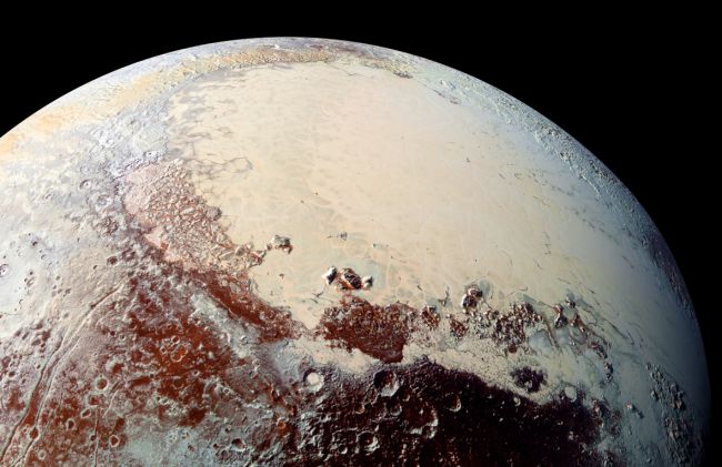 Pluto, gesehen von der Raumsonde New Horizons. Credit: NASA/JHUAPL/SwRI